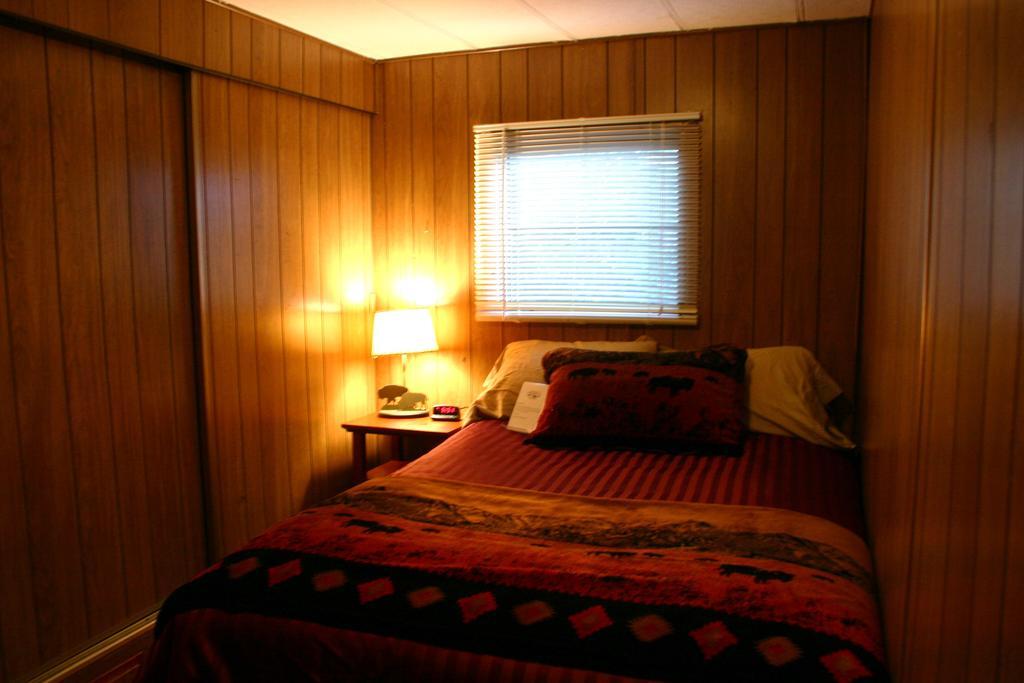 Yellowstone Wildlife Cabins West Yellowstone Exterior foto