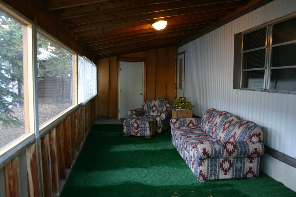 Yellowstone Wildlife Cabins West Yellowstone Exterior foto